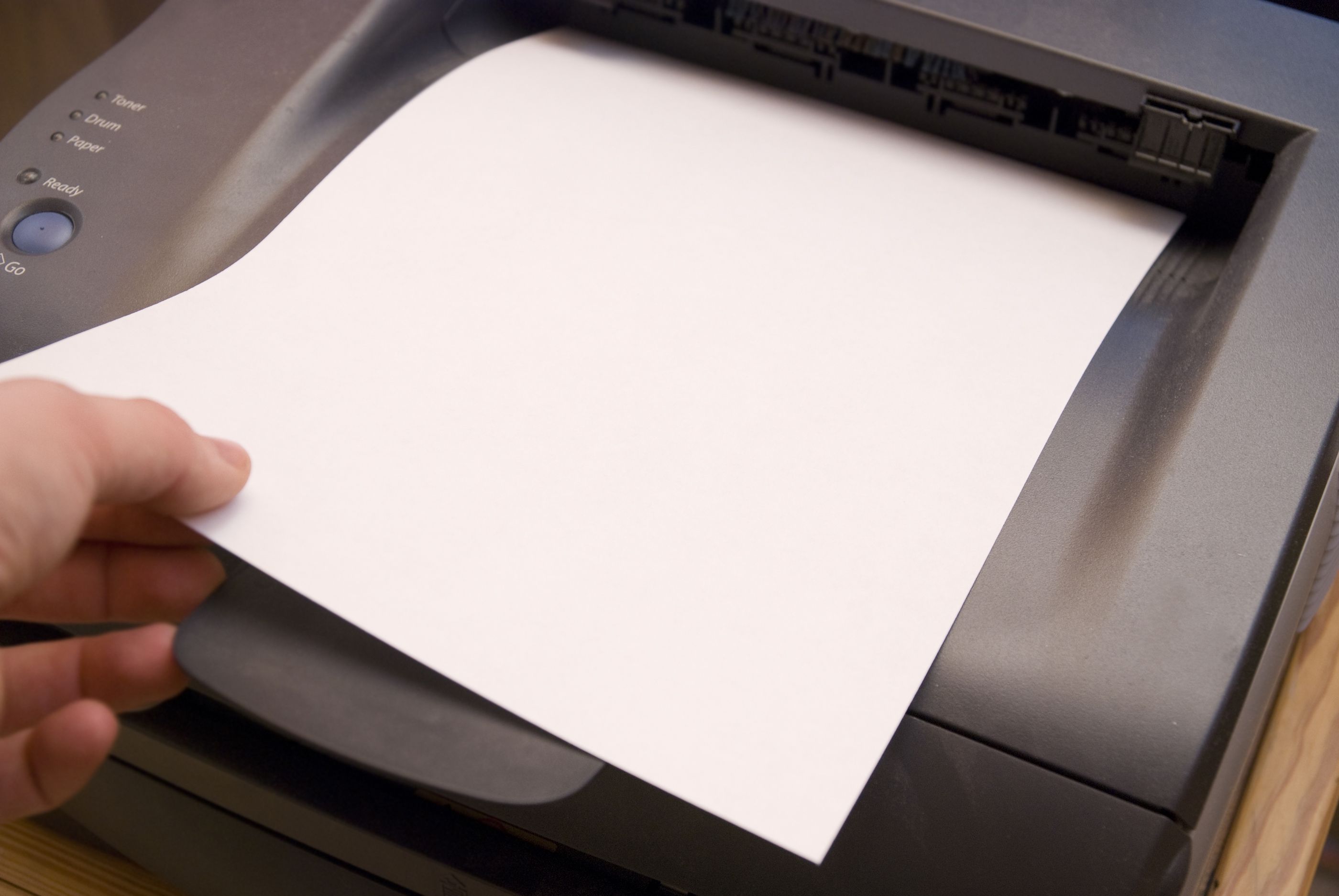 Как быстро решить проблему, если принтер печатает пустые листы