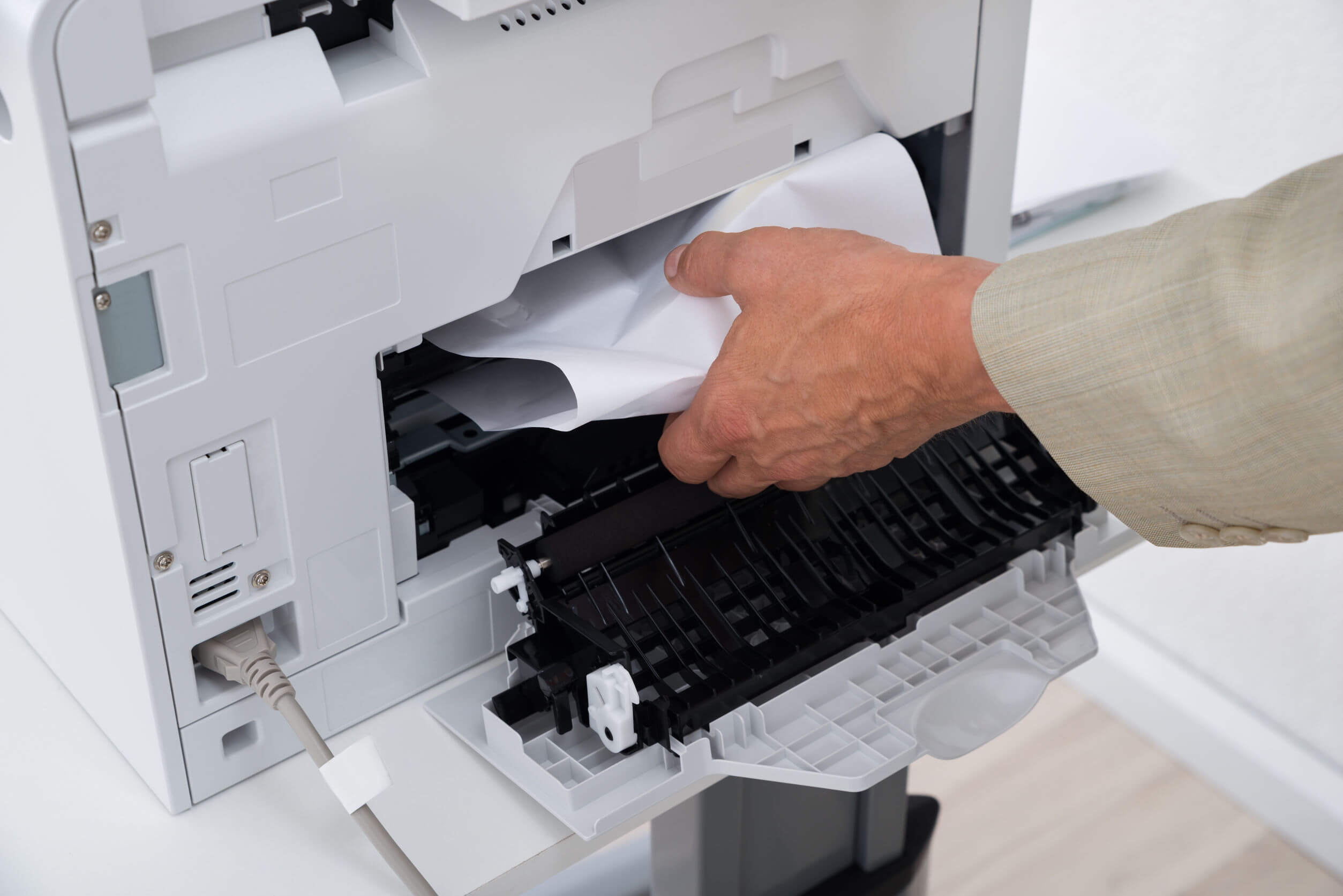Что делать, если принтер заминает бумагу