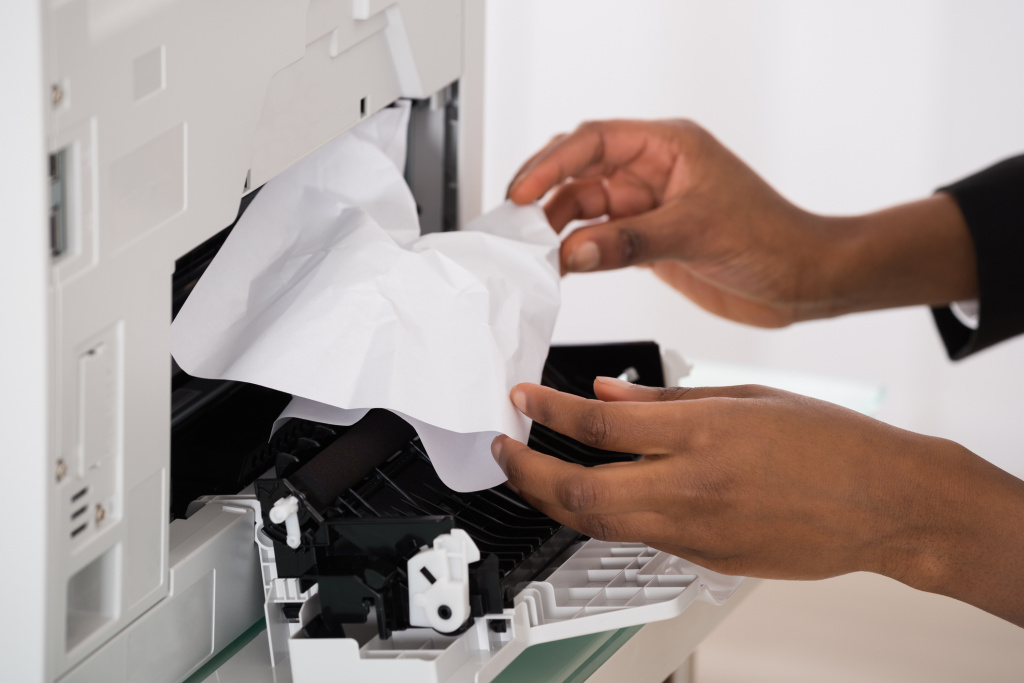 Опасность замятия бумаги в принтере