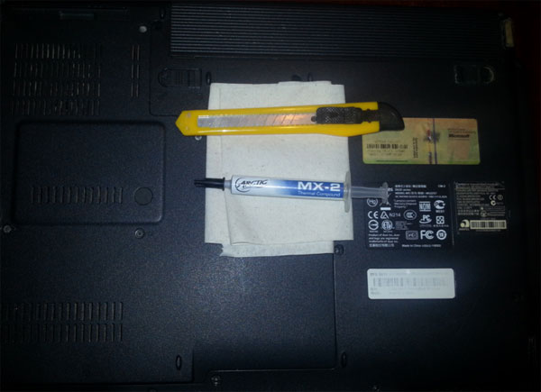 Чистка ноутбука от пыли и замена термопасты